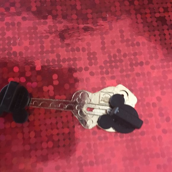 Disney Pin 143 $20 or $15 BOGO 1/2 OFF* OR FREE* - Picture 2 of 2